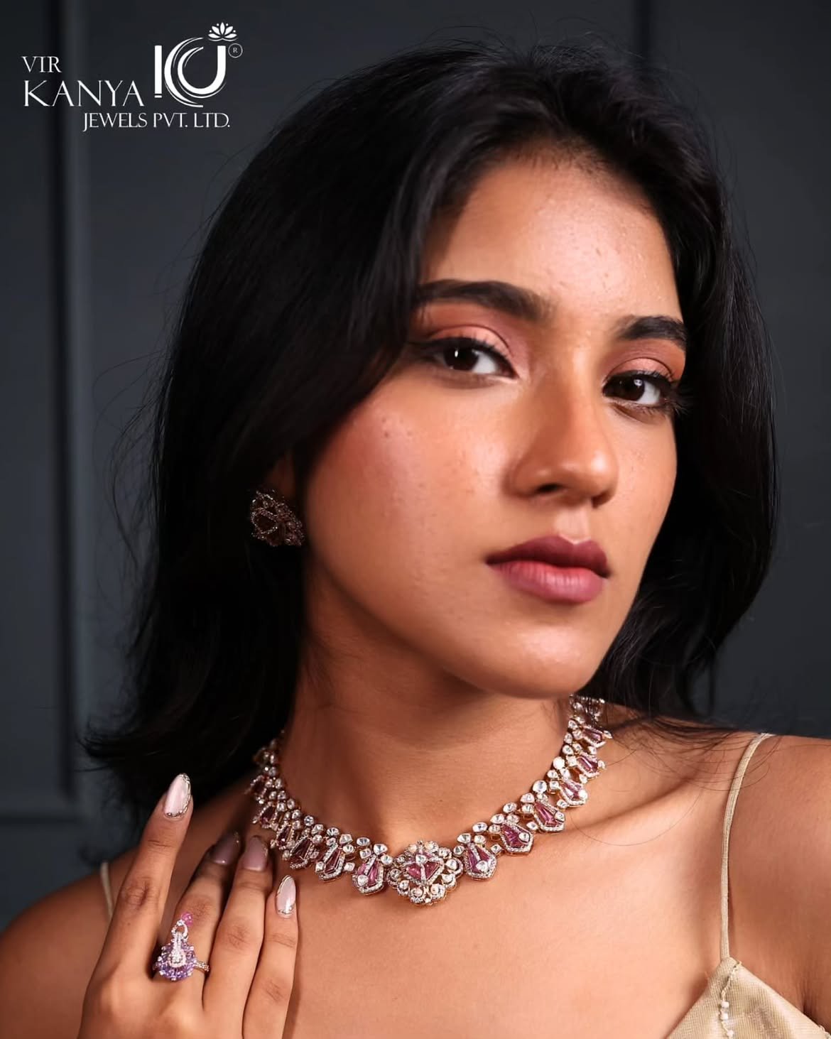 A model wearing a fine gold pendant necklace